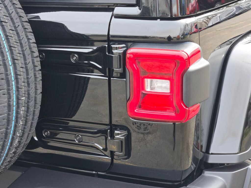 Certified 2025 Jeep Wrangler Unlimited Sahara w/ Safety Group image 12