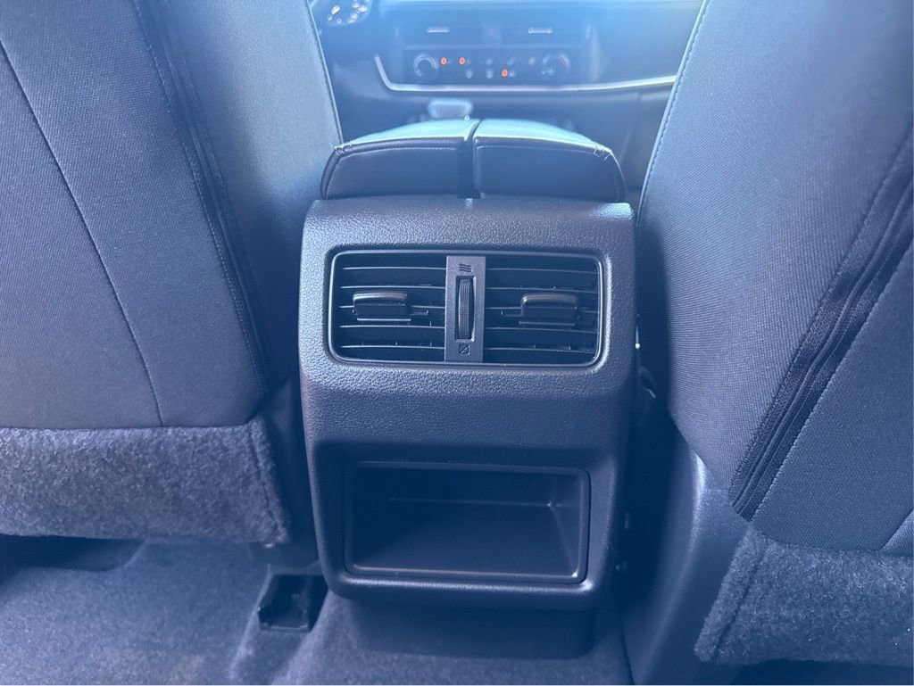 Used 2023 Nissan Rogue S image 31