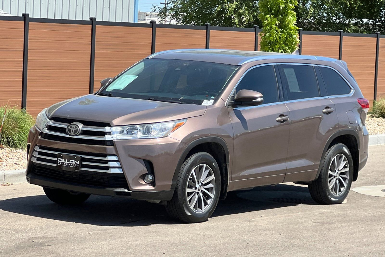 Used 2018 Toyota Highlander XLE AWD/4WD image 8