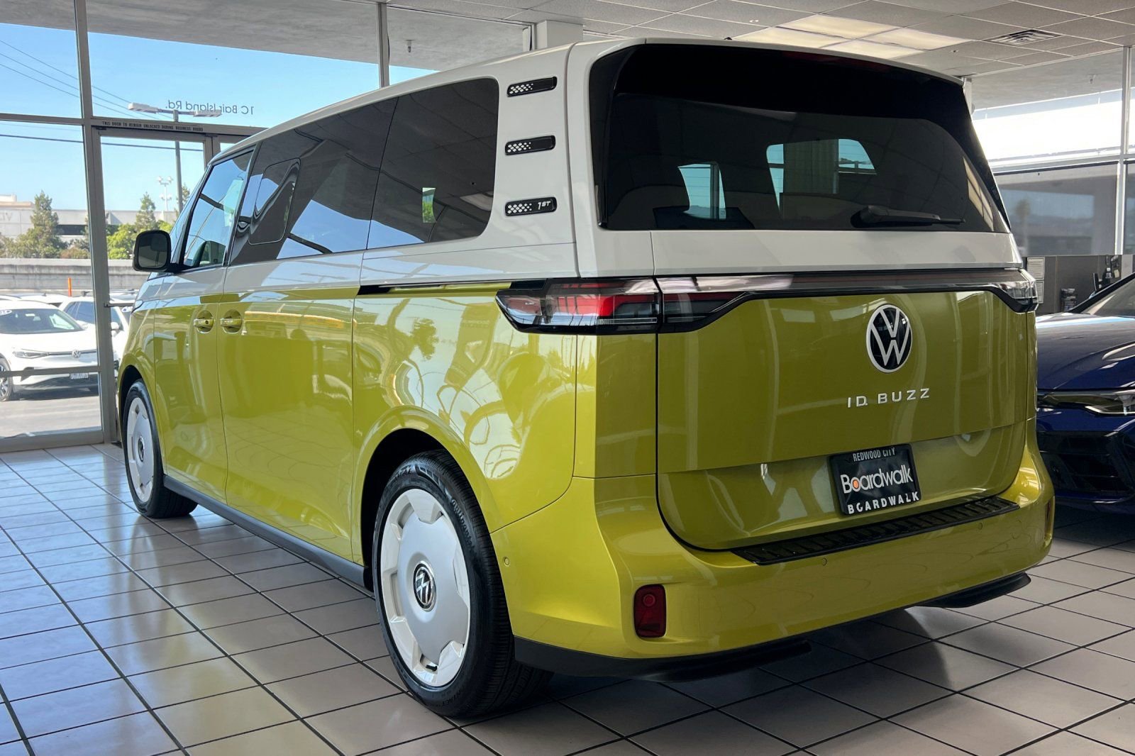 New 2025 Volkswagen ID. Buzz 1st Edition RWD image 6