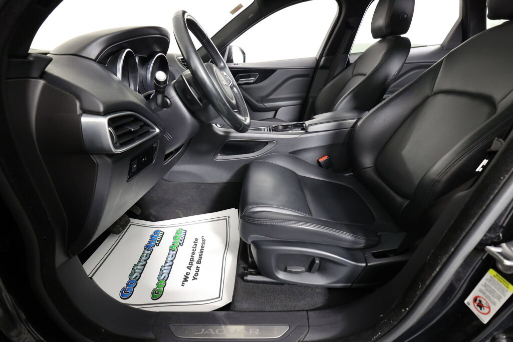 Used 2017 Jaguar F-PACE Premium image 13
