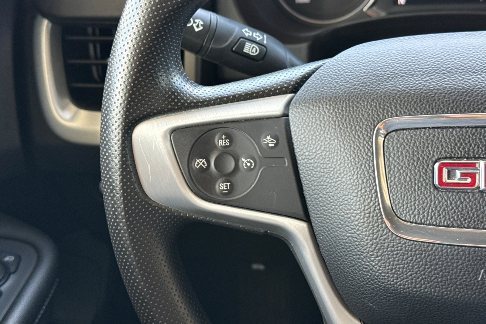 Used 2024 GMC Terrain SLE AWD/4WD image 34