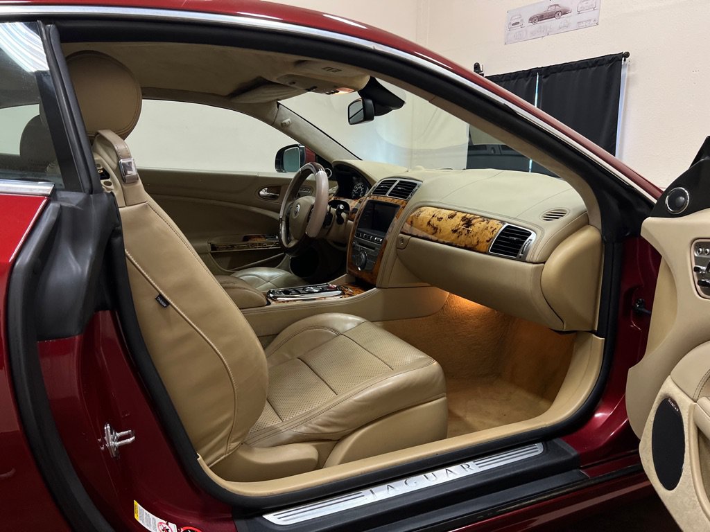 Used 2010 Jaguar XK Coupe RWD image 14