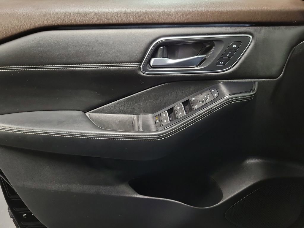 Used 2021 Nissan Rogue Platinum image 24