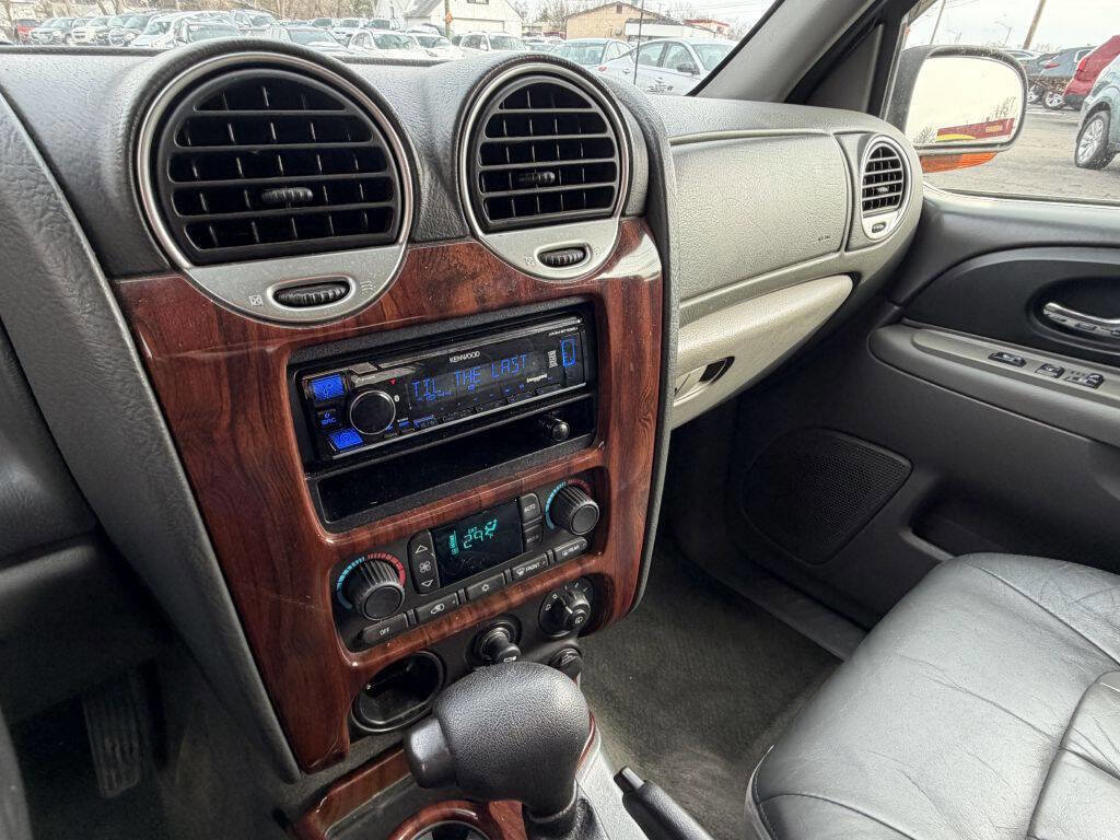 Used 2004 GMC Envoy SLT image 12