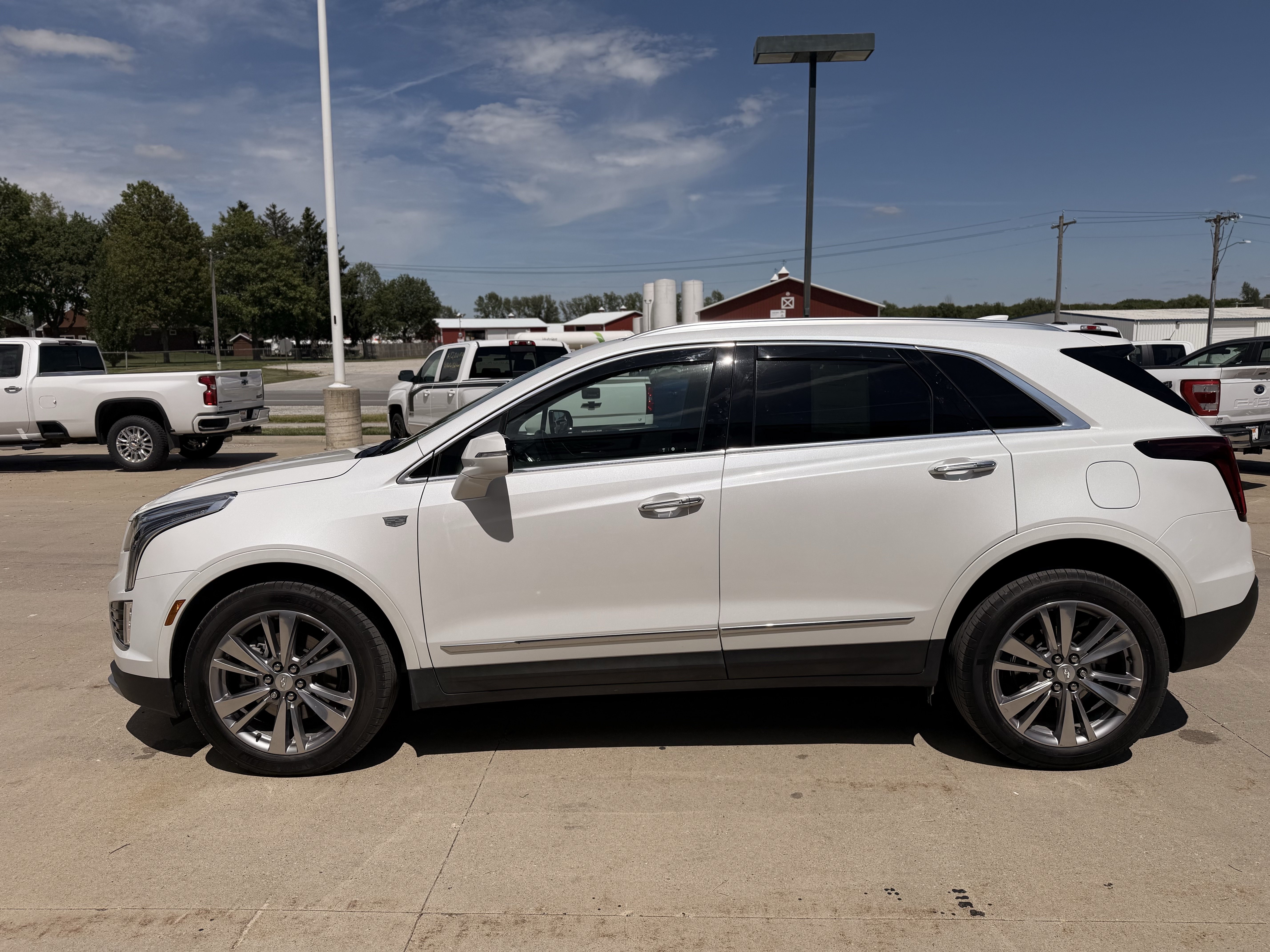 Used 2023 Cadillac XT5 Premium Luxury AWD/4WD image 2