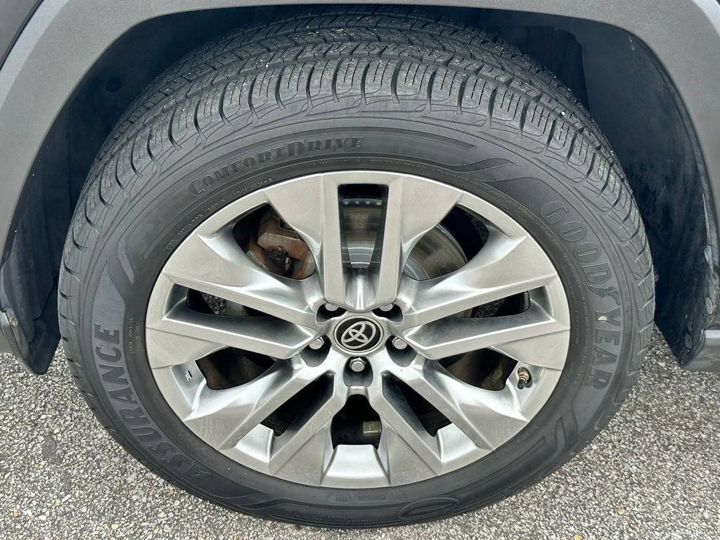 Used 2019 Toyota RAV4 Limited w/ Advanced Technology Package AWD/4WD image 26