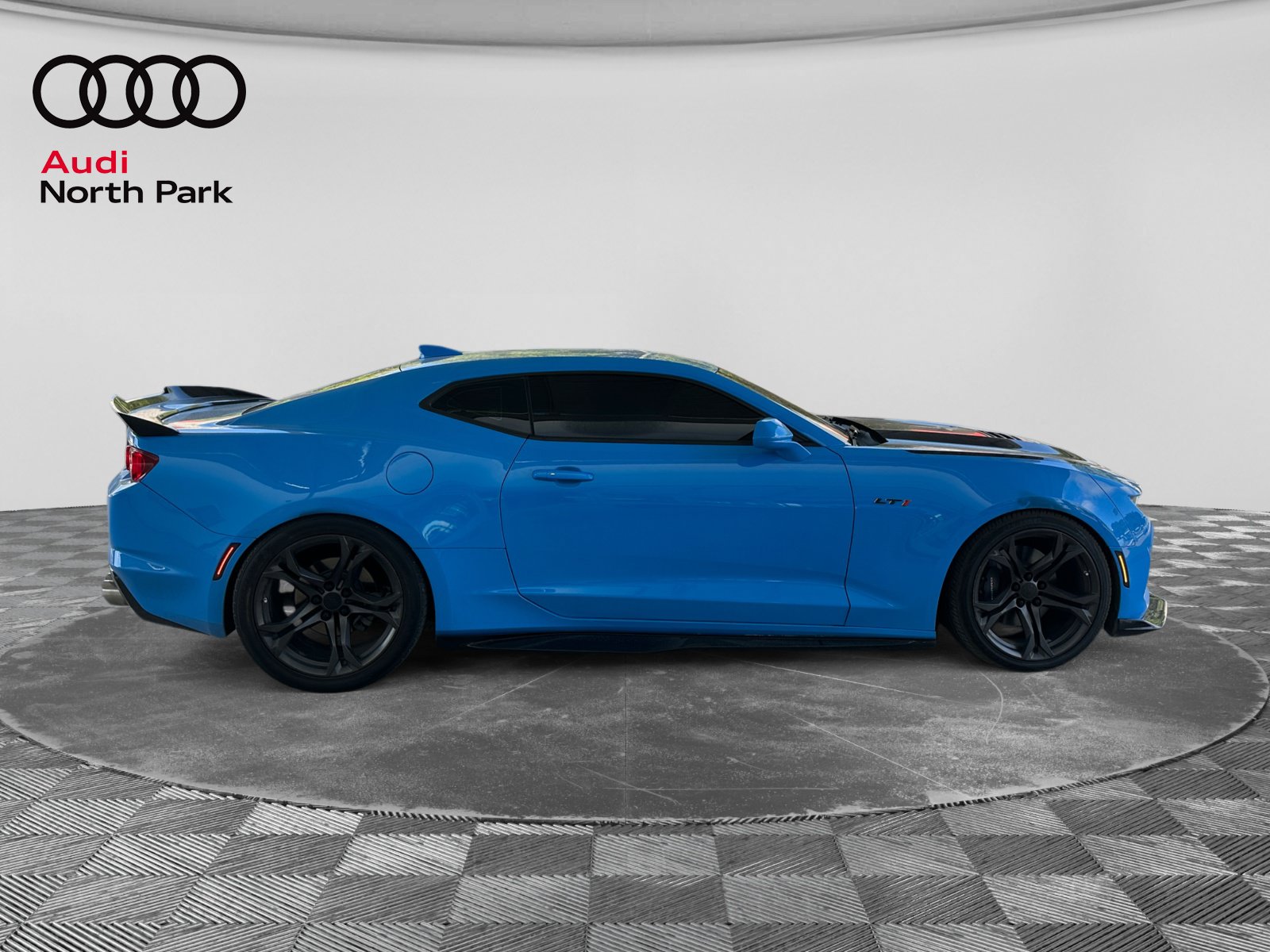 Used 2023 Chevrolet Camaro LT w/ Technology Package RWD image 6