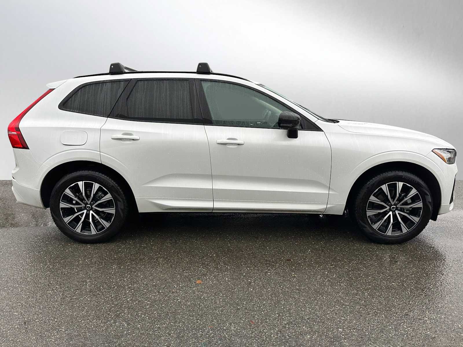 Used 2025 Volvo XC60 B5 Core w/ Protection Package Premier image 2