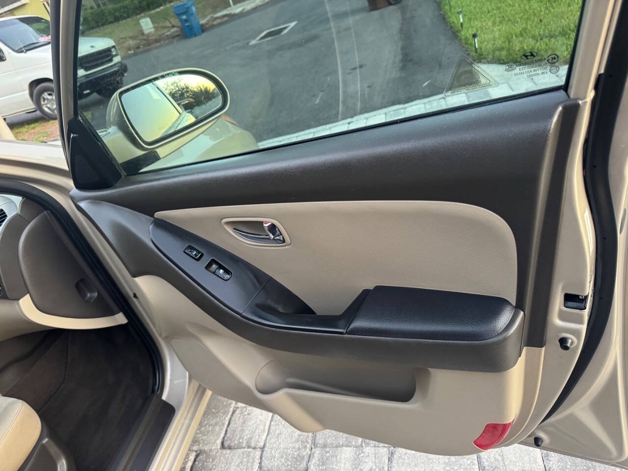 Used 2010 Hyundai Elantra GLS FWD image 17