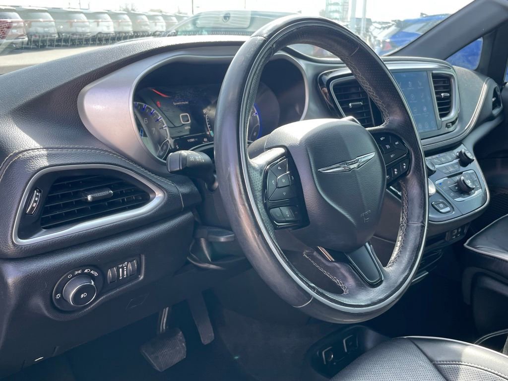 Used 2018 Chrysler Pacifica Limited w/ Advanced Safetytec Group image 9