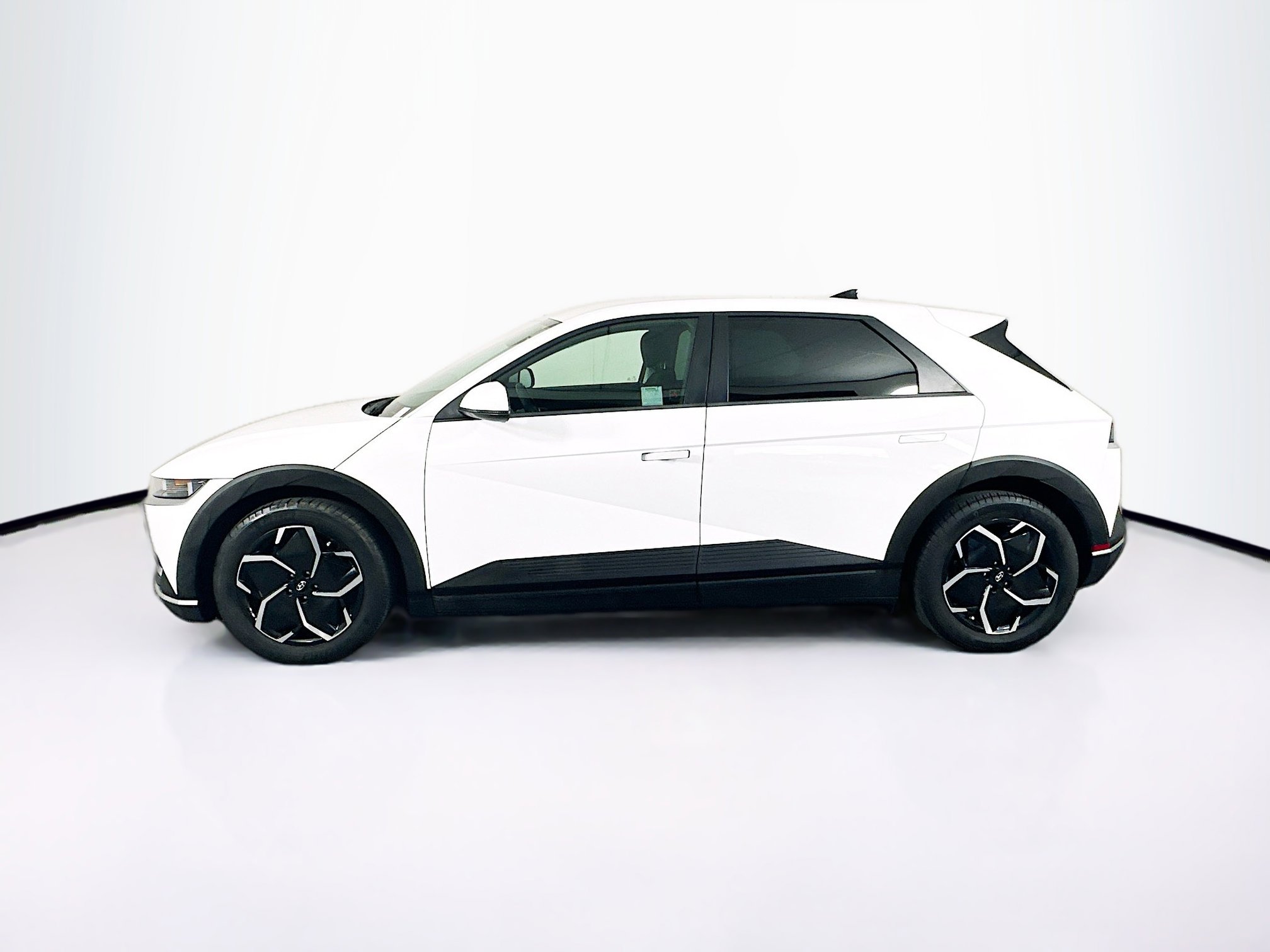 Used 2024 Hyundai Ioniq 5 SE RWD image 4