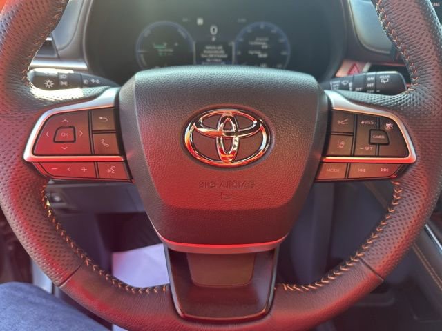 Used 2025 Toyota Sienna XLE Woodland Edition image 8