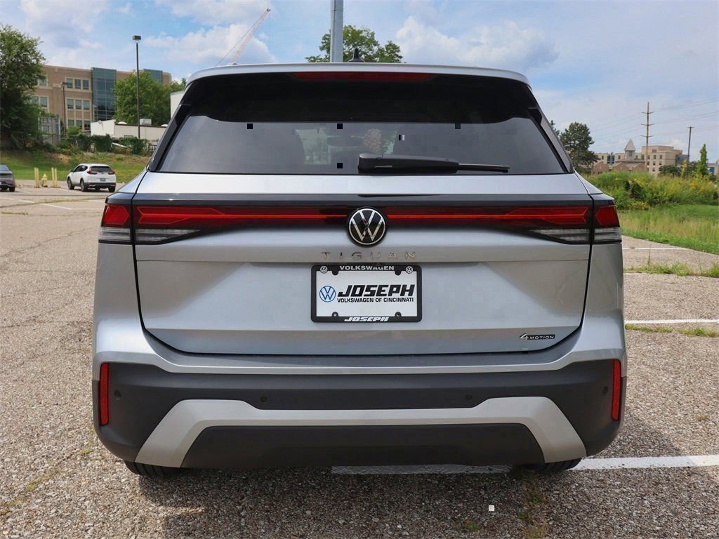 New 2025 Volkswagen Tiguan S AWD/4WD image 4