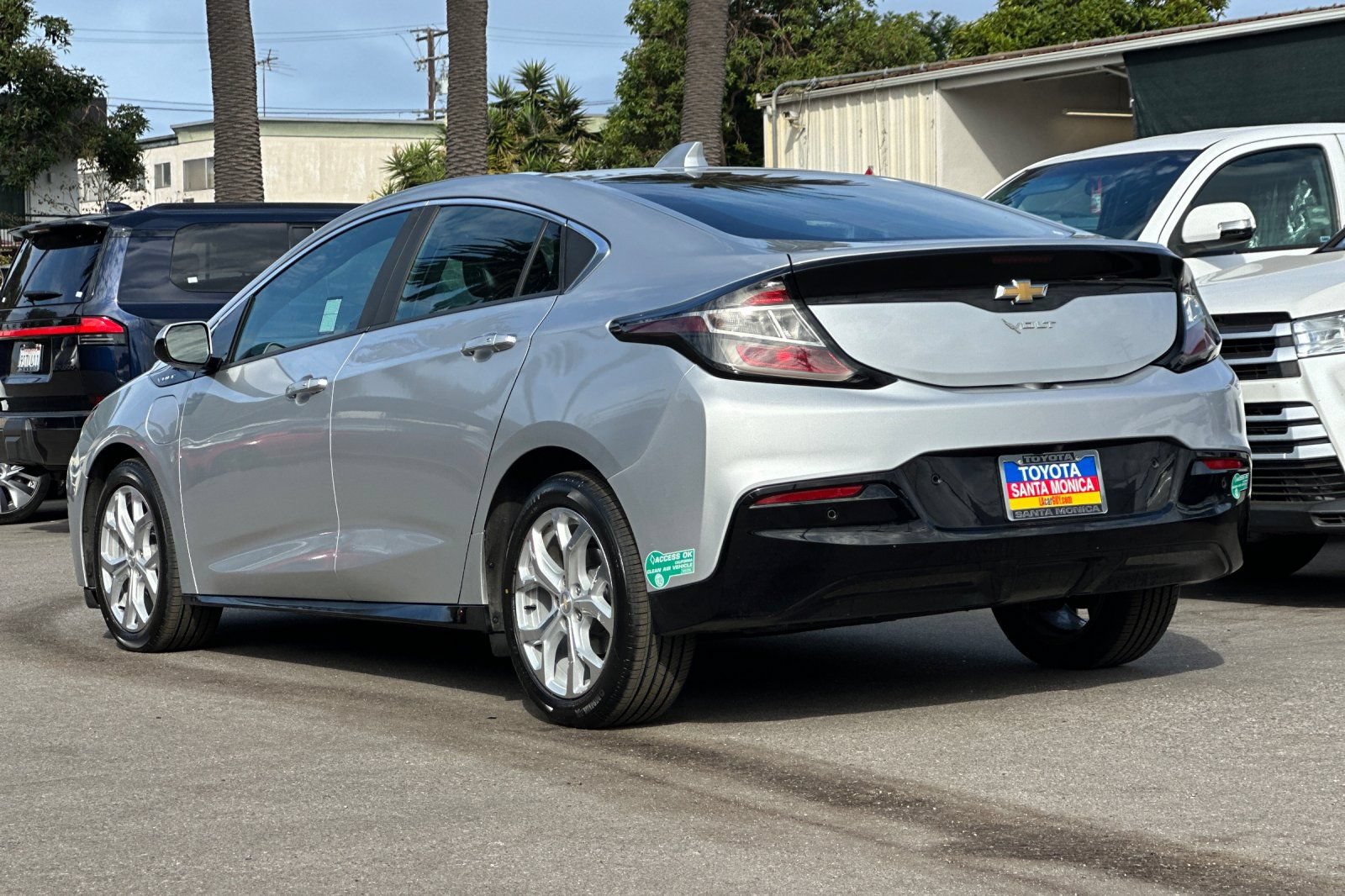 Used 2017 Chevrolet Volt Premier FWD image 6