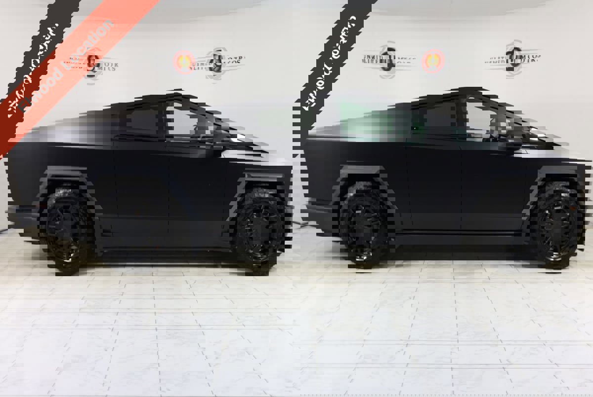 Used 2024 Tesla Cybertruck AWD Crew Cab image 2