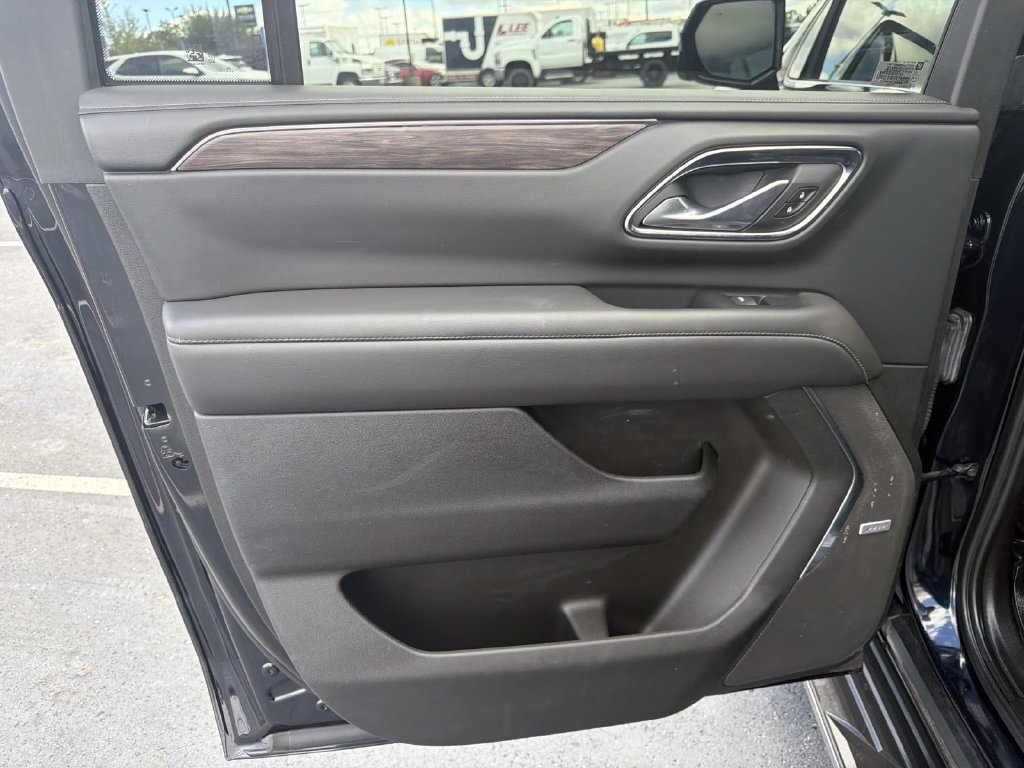 Used 2024 Chevrolet Suburban LT w/ Luxury Package AWD/4WD image 13