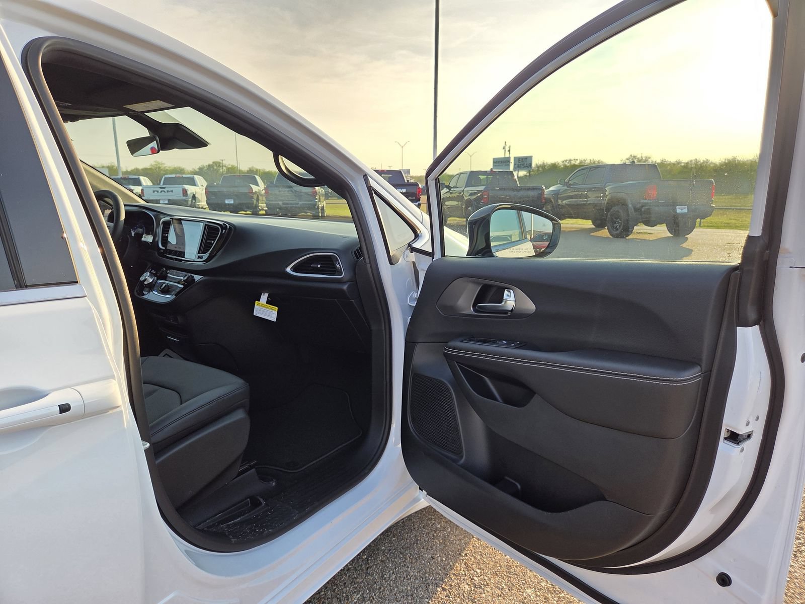 New 2026 Chrysler Voyager LX FWD image 17