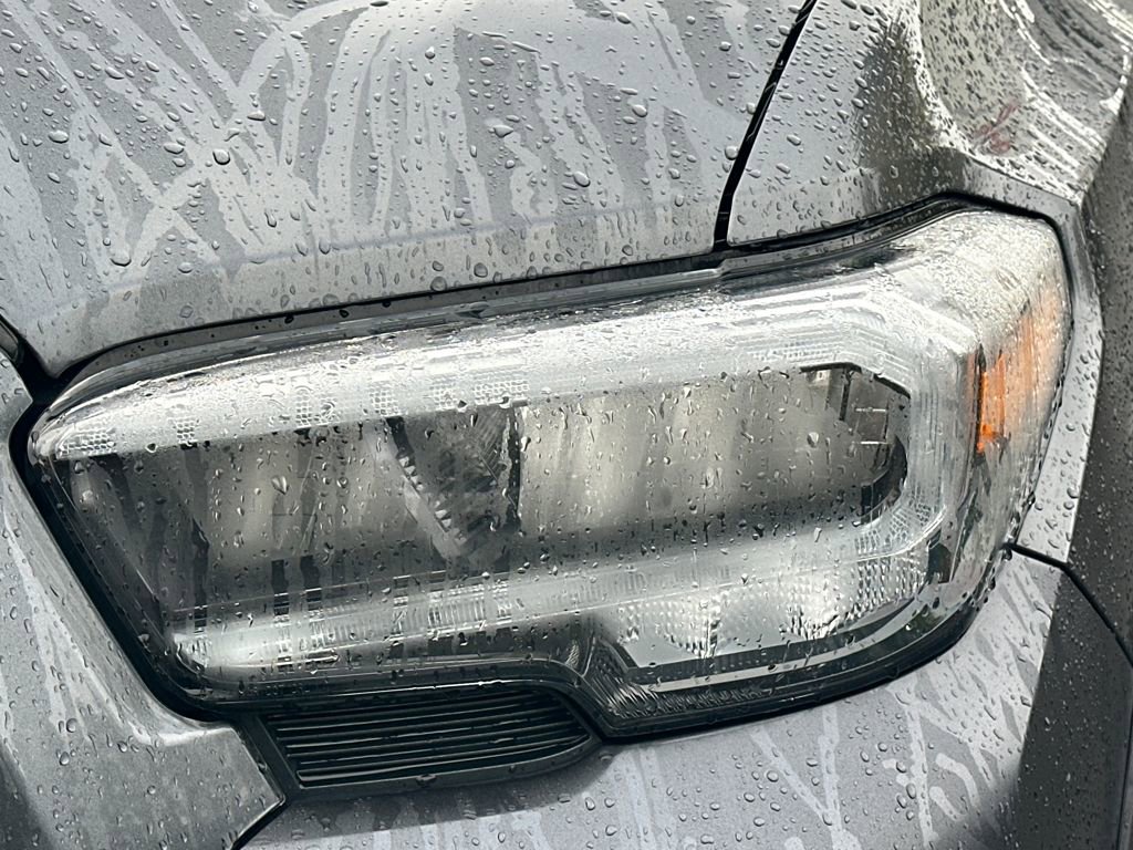 Used 2022 Toyota Tacoma TRD Off-Road image 9