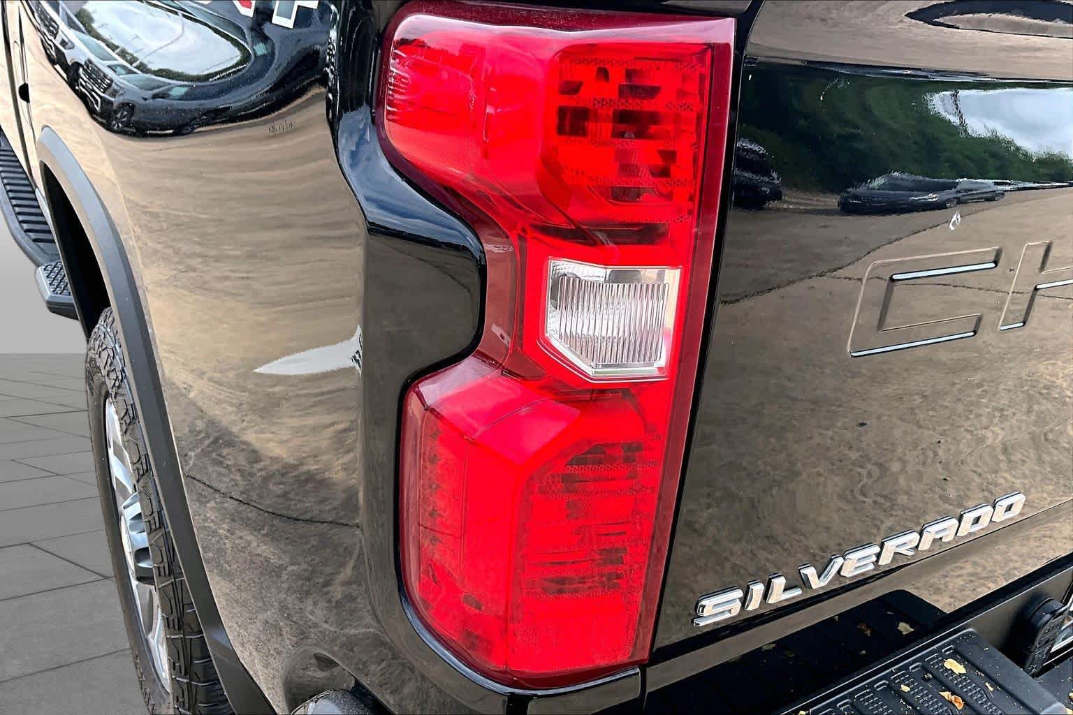 Used 2022 Chevrolet Silverado 2500 Custom w/ Custom Value Package AWD/4WD image 29