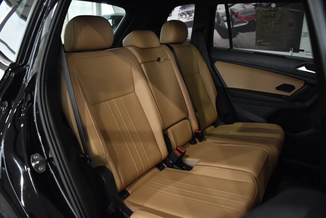 Used 2022 Volkswagen Tiguan SE AWD/4WD image 30