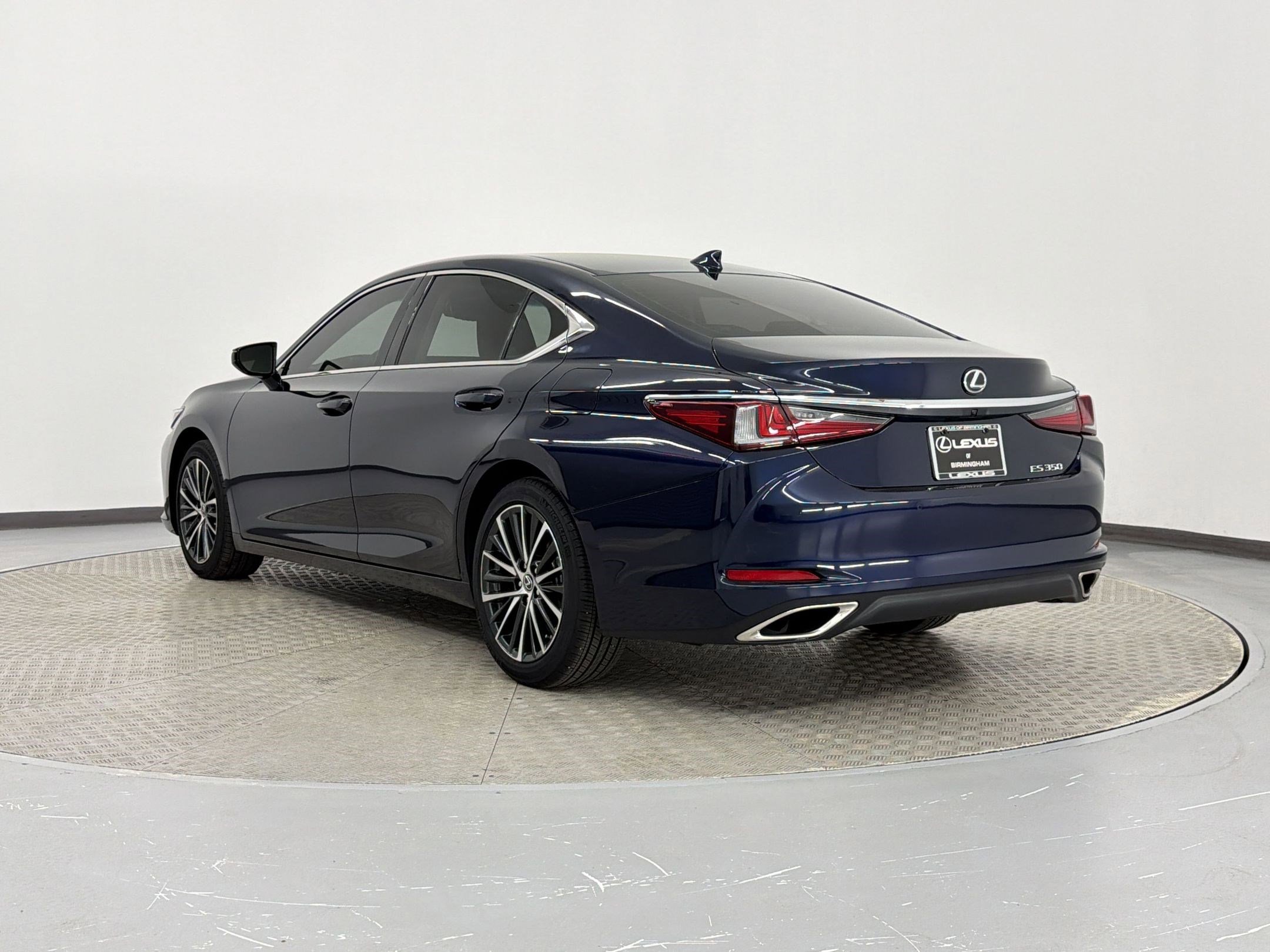 Certified 2024 Lexus ES 350 w/ Premium Package image 3
