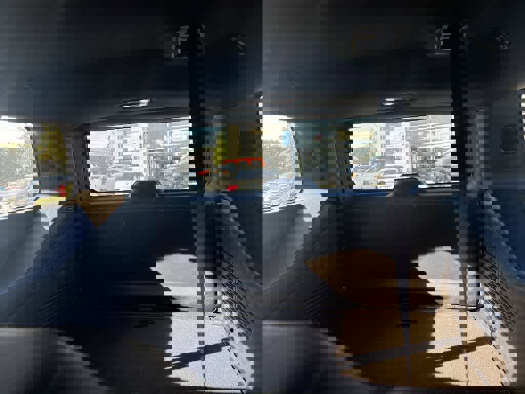 Used 2025 Chevrolet Suburban Z71 image 11