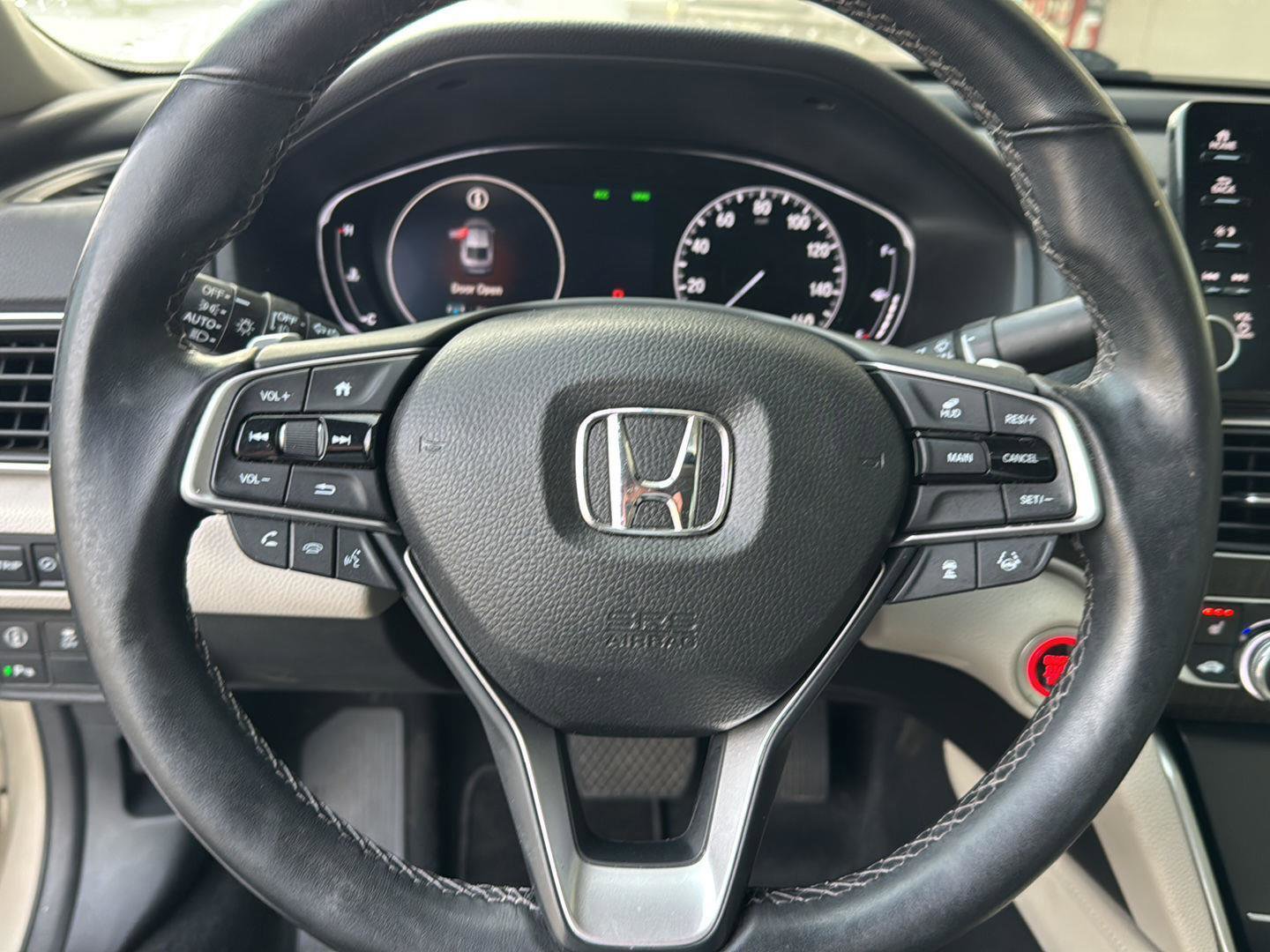 Used 2018 Honda Accord Touring image 17