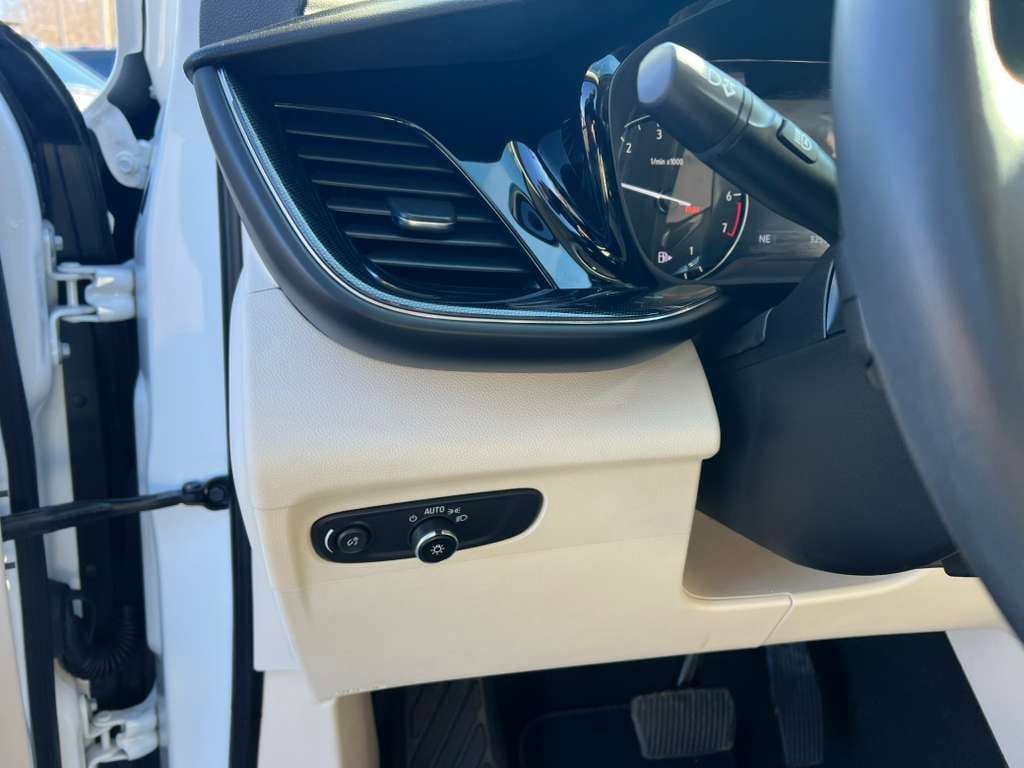 Used 2023 Buick Envision Preferred image 19