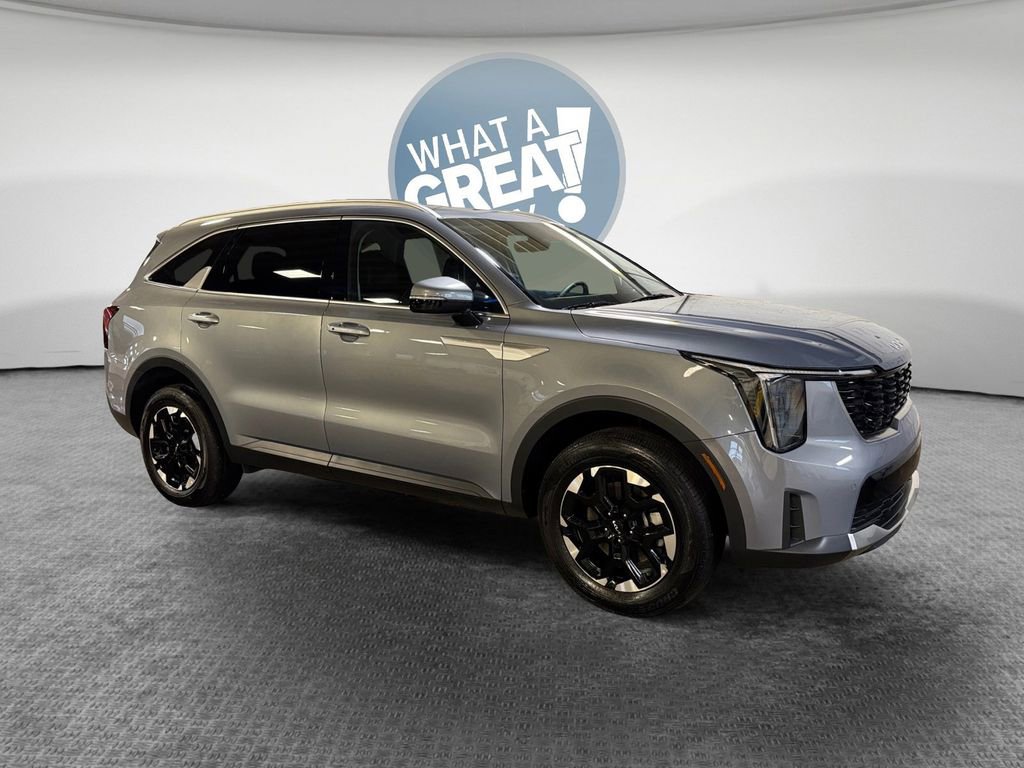 Certified 2025 Kia Sorento S image 1