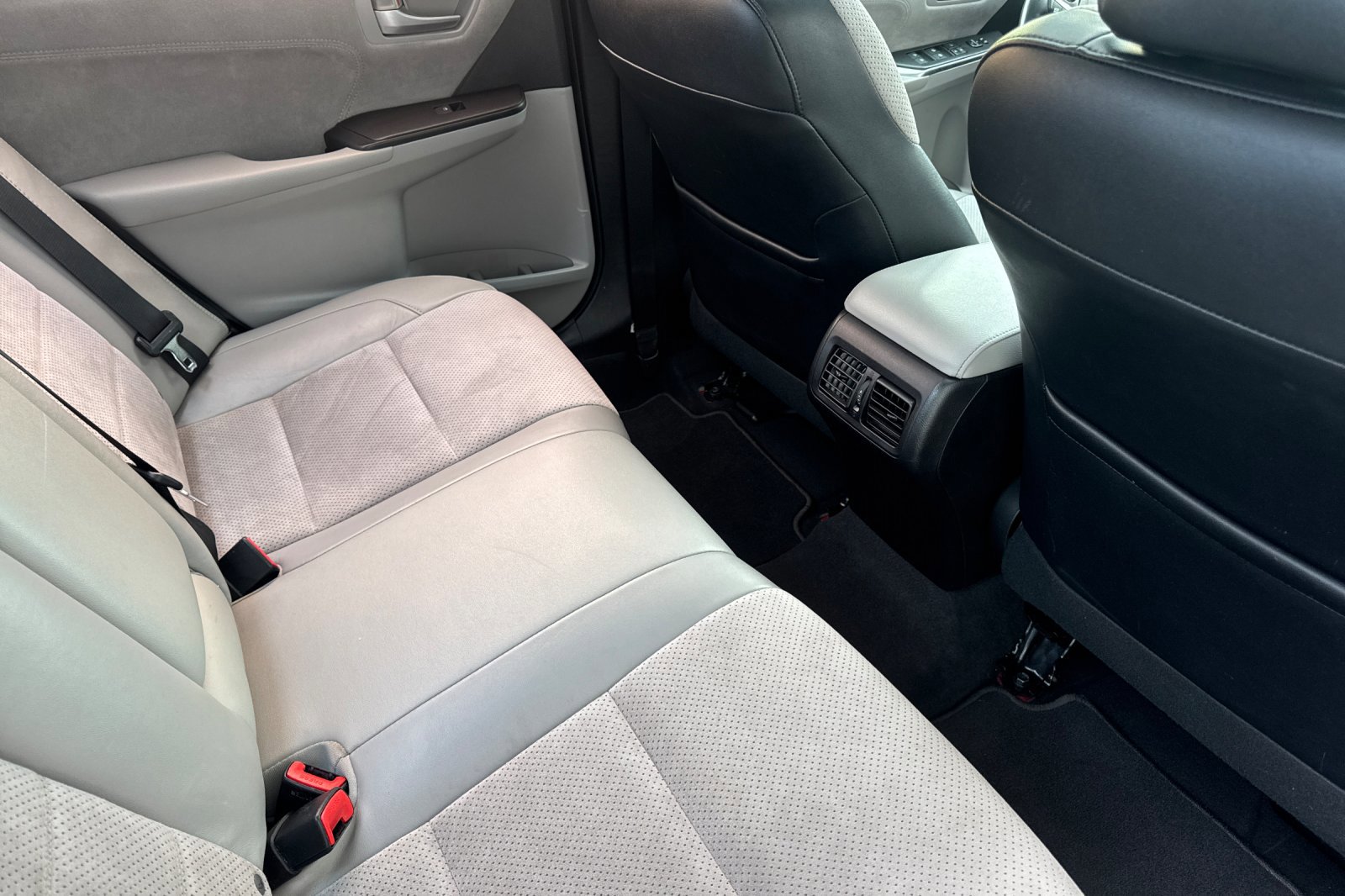 Used 2015 Toyota Camry XSE w/ Advanced Technology Package FWD image 30