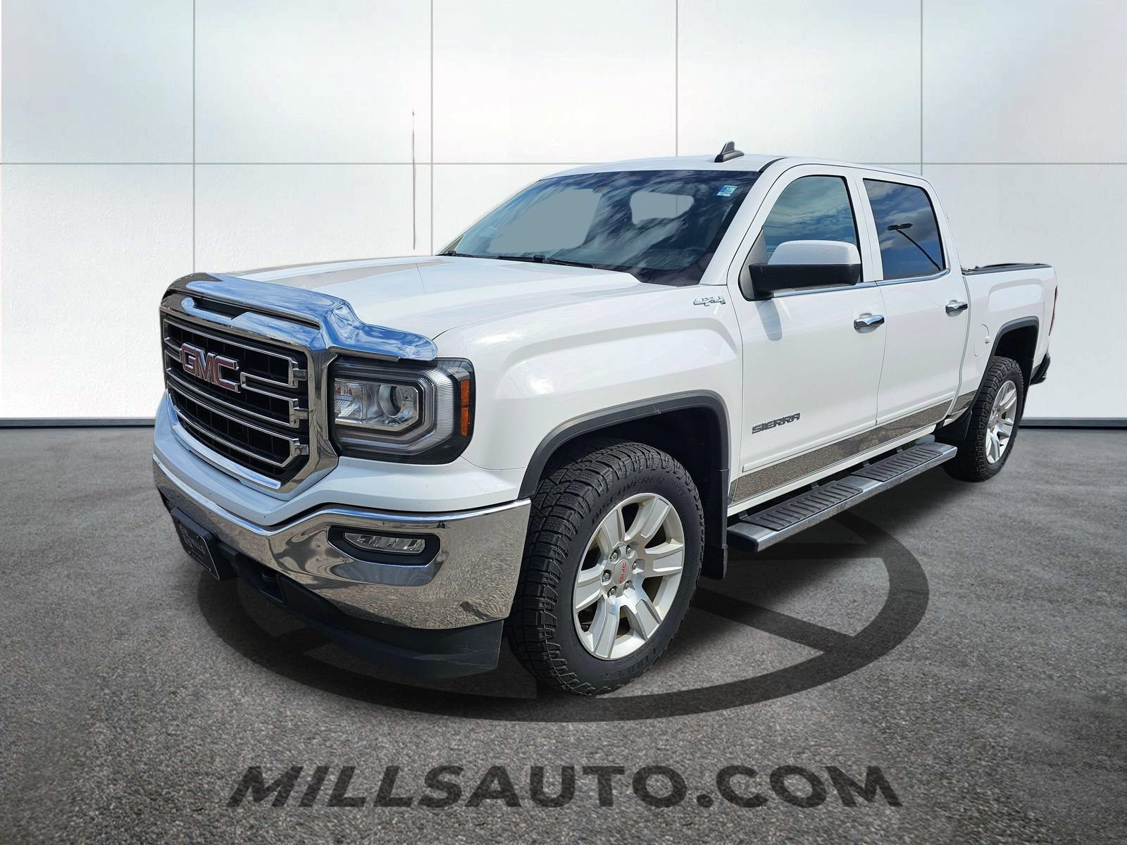 Used 2017 GMC Sierra 1500 SLE w/ SLE Value Package AWD/4WD image 2