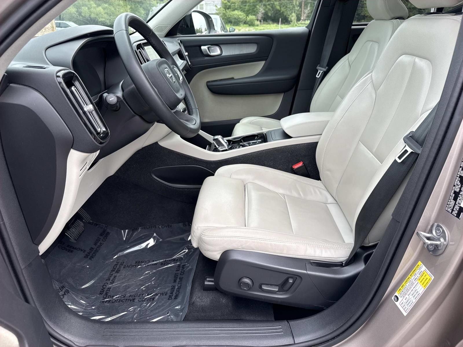 Used 2024 Volvo XC40 B5 Plus w/ Protection Package Premier AWD/4WD image 29