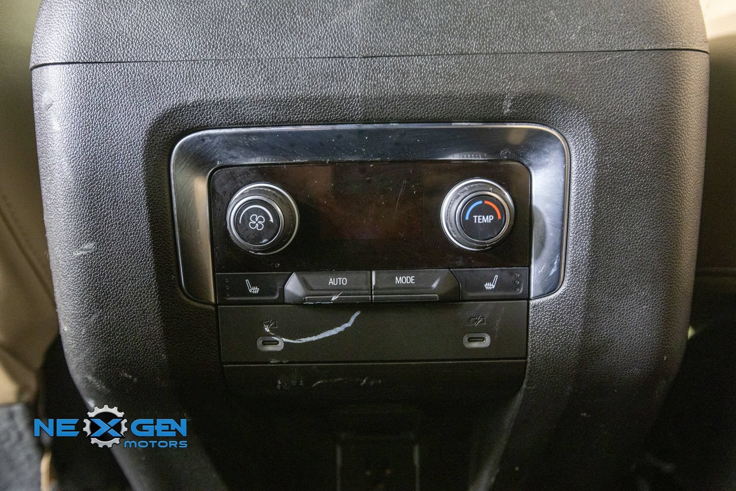 Used 2022 Chevrolet Suburban Premier AWD/4WD image 29