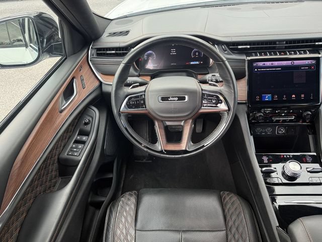 Used 2025 Jeep Grand Cherokee Summit w/ Obsidian Package AWD/4WD image 15