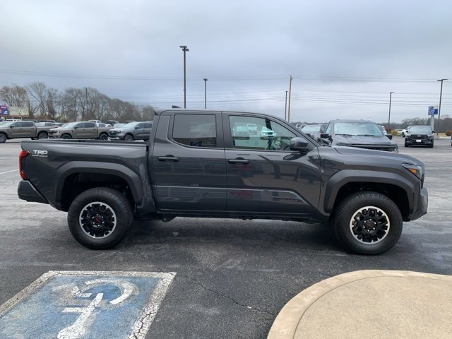 Used 2025 Toyota Tacoma SR5 image 4
