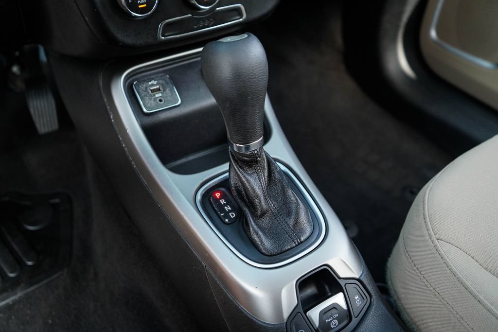 Used 2018 Jeep Compass Sport FWD image 32