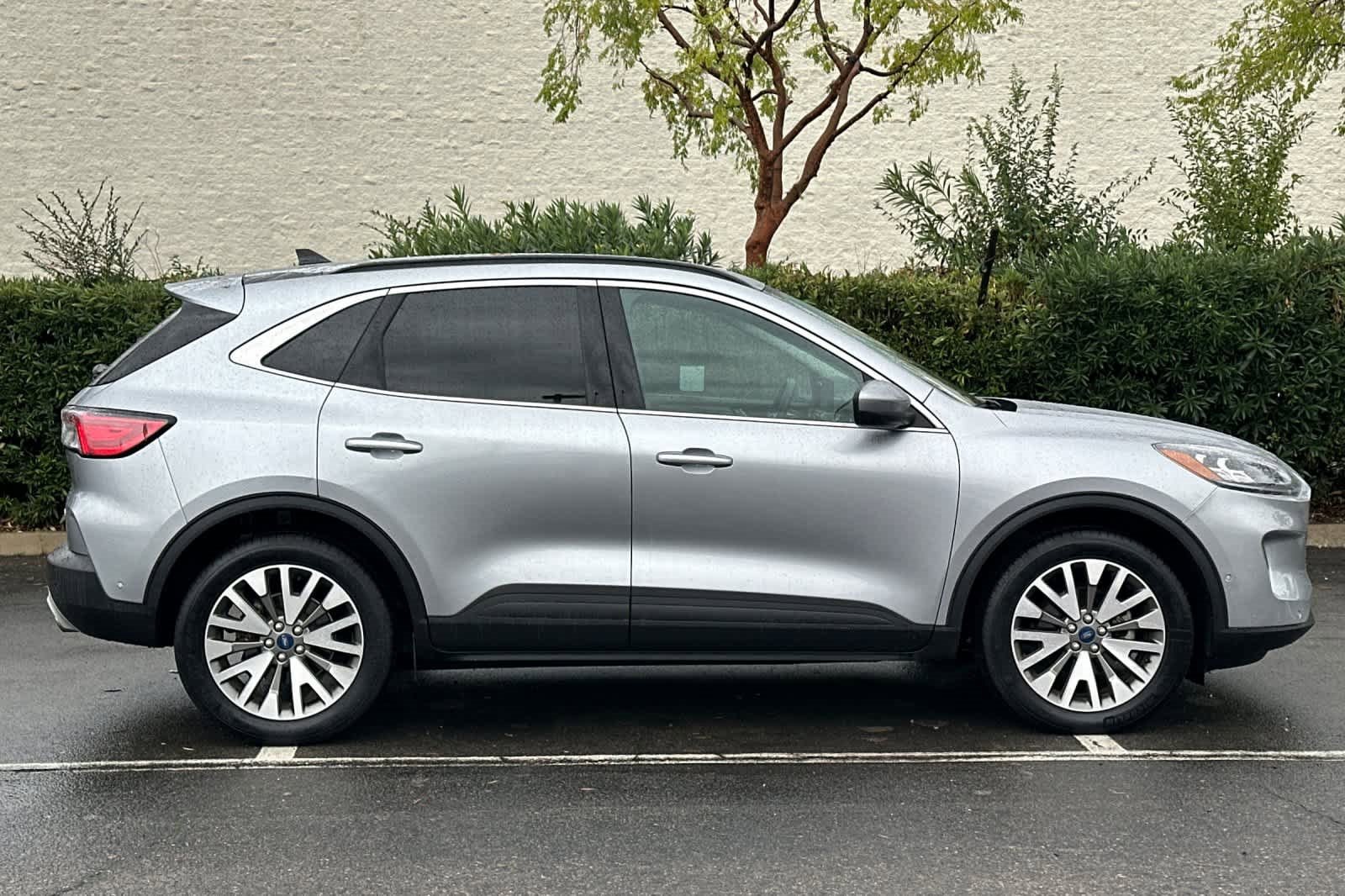 Certified 2021 Ford Escape Titanium w/ Class II Trailer Tow Package image 9