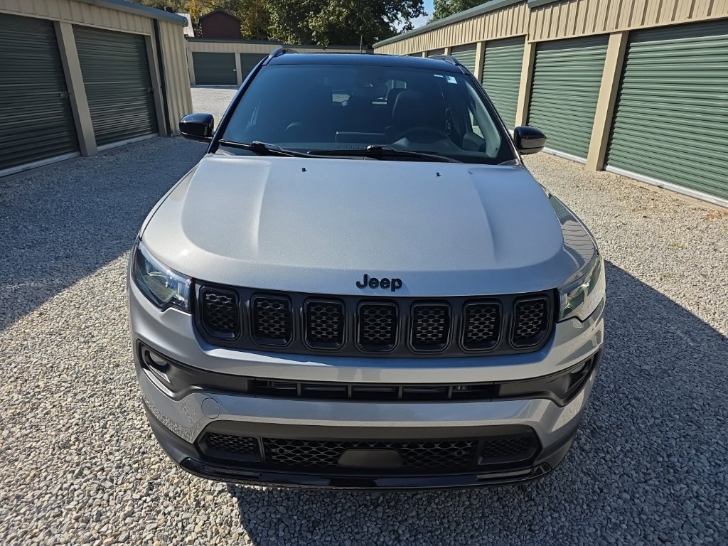 Used 2023 Jeep Compass Latitude w/ Sun and Sound Group AWD/4WD image 10