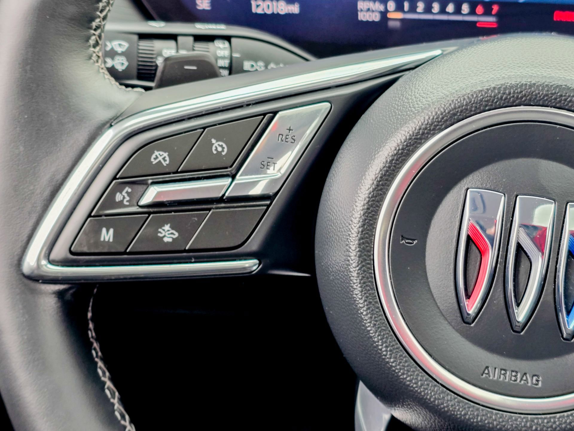 Used 2024 Buick Envision Avenir image 44