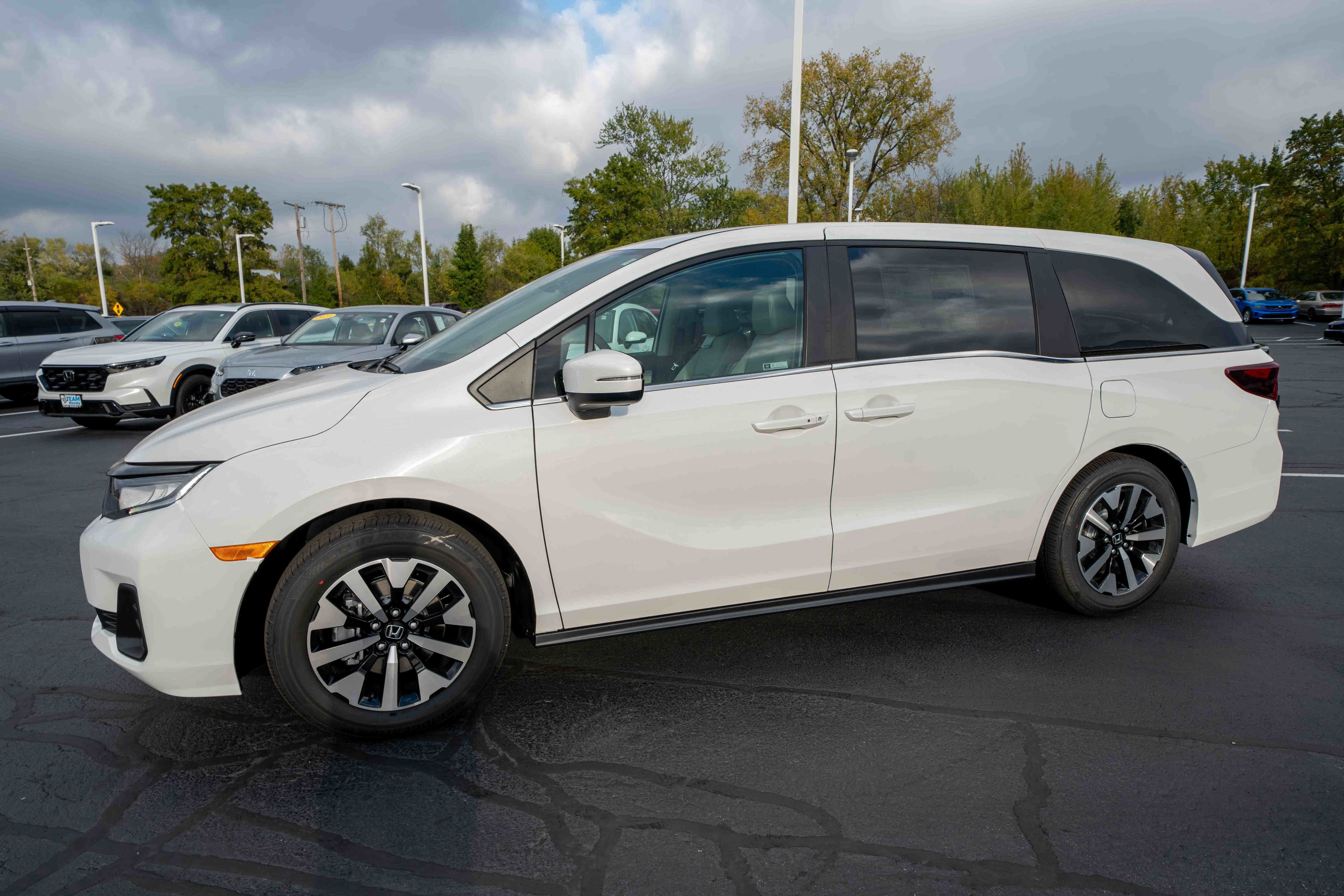 New 2026 Honda Odyssey EX-L image 3