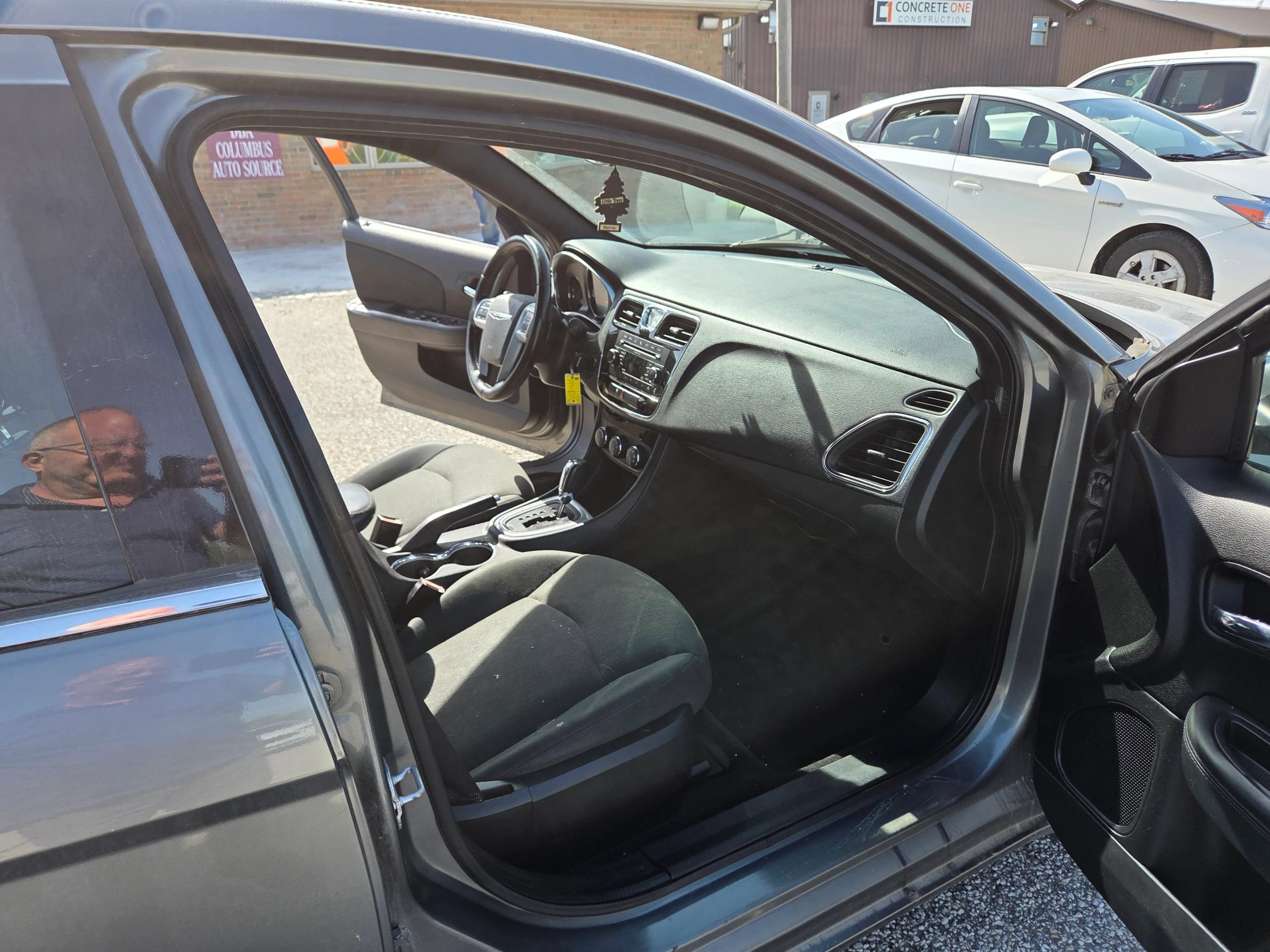 Used 2011 Chrysler 200 Touring FWD image 19