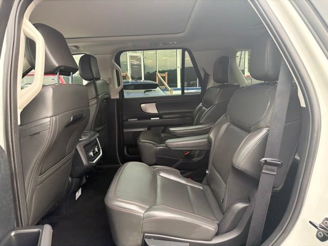 Used 2025 Ford Expedition Active AWD/4WD image 38