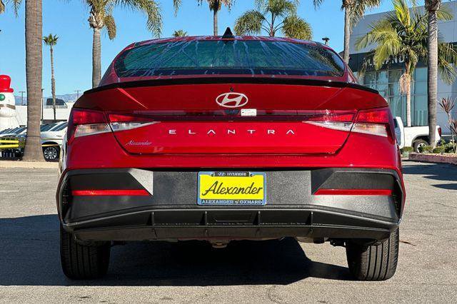 Used 2025 Hyundai Elantra Sport image 5