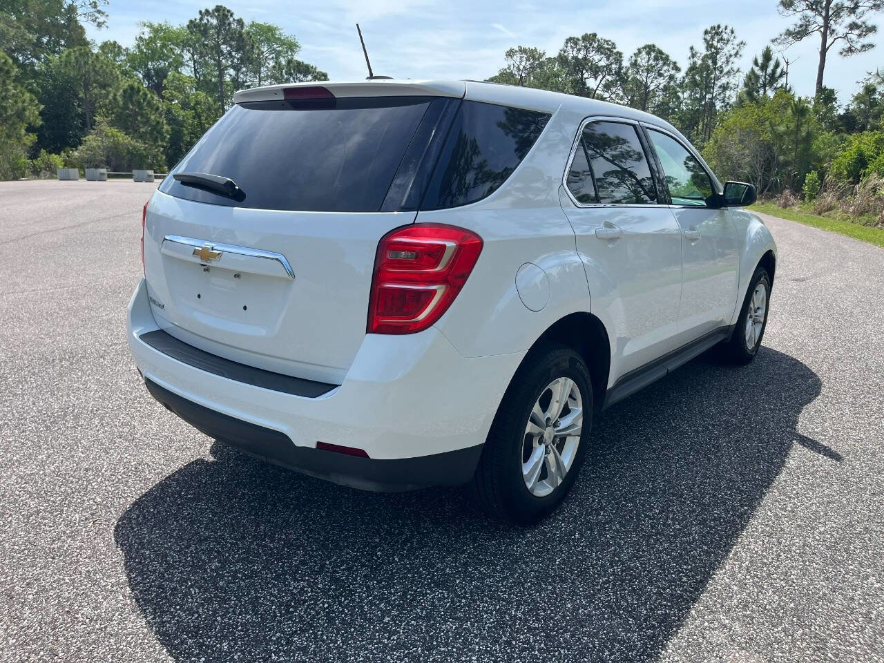 Used 2017 Chevrolet Equinox LS FWD image 5