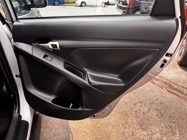 Used 2009 Pontiac Vibe w/ Preferred Package FWD image 25