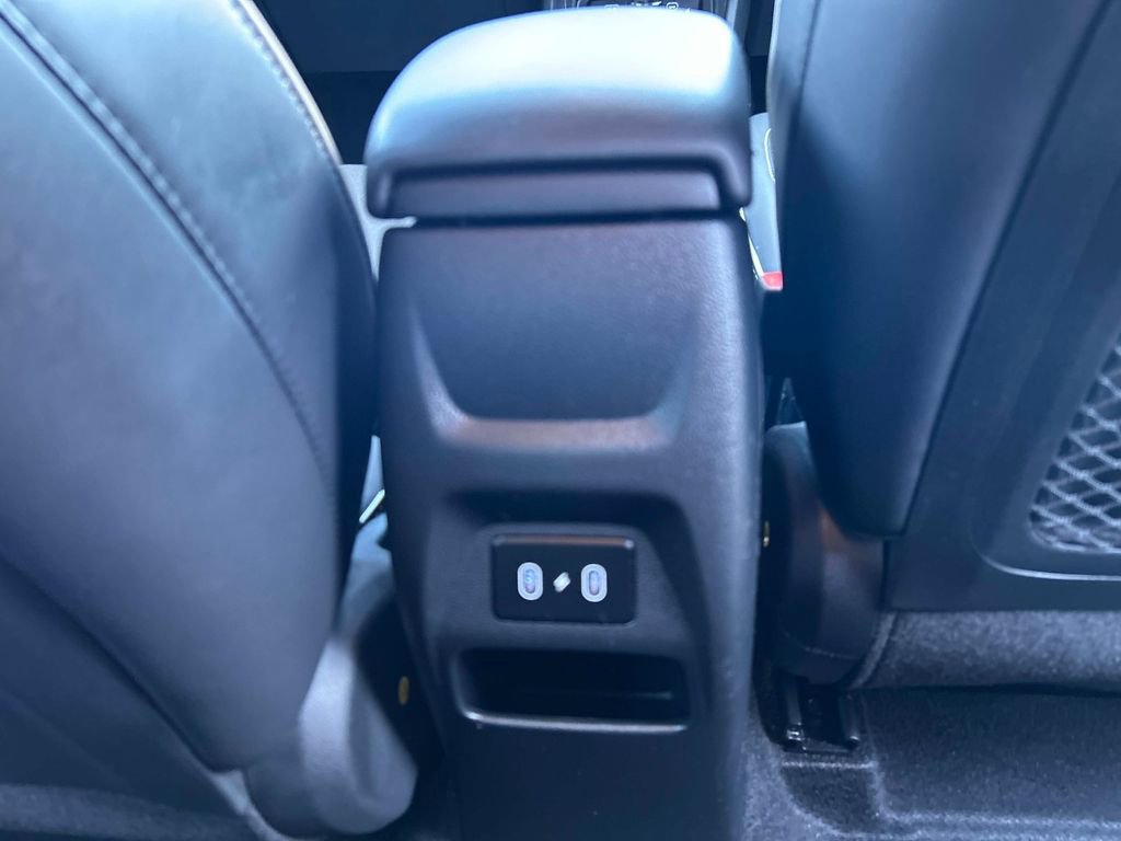 Used 2025 Hyundai Venue Limited image 15