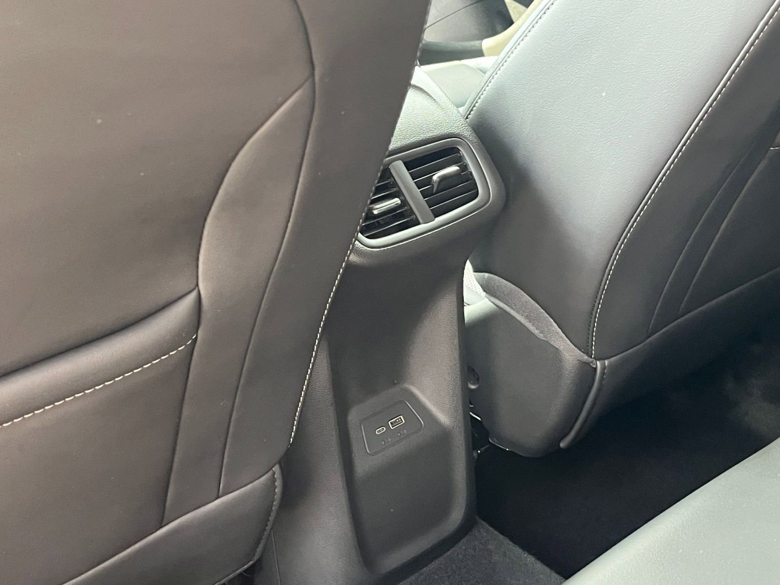 Used 2024 Buick Envision Preferred AWD/4WD image 23