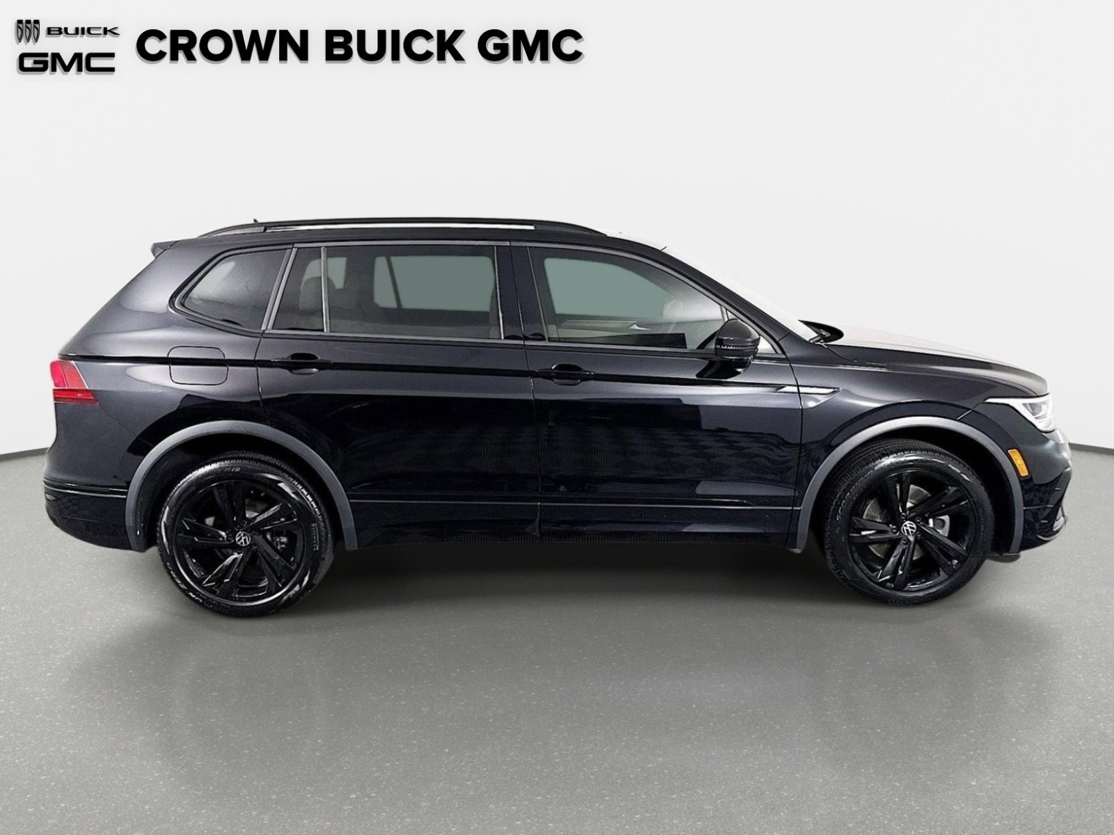 Used 2024 Volkswagen Tiguan SE R-Line FWD image 5