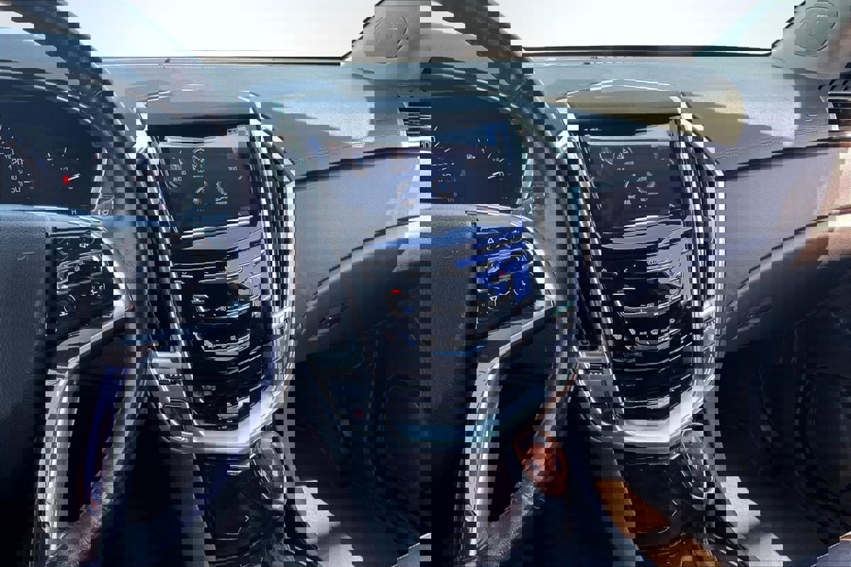 Used 2016 Cadillac SRX Luxury image 6